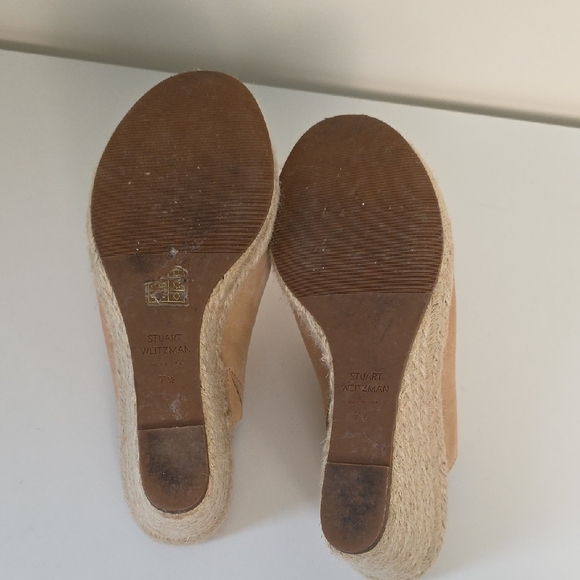 Stuart Weitzman Suede Tan Wedge Sandals. Size 7 1/2 - Picture 10 of 15